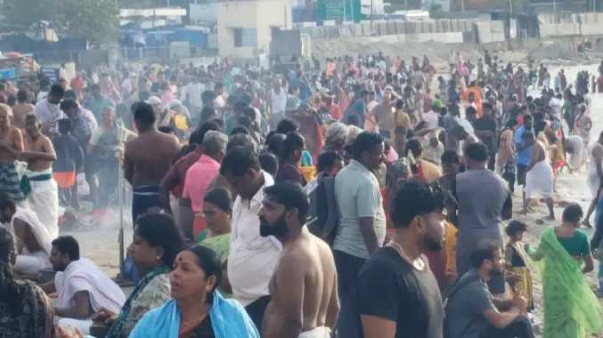 ஞாயிறு விடுமுறை - ராமேஸ்வரத்தில் திரண்ட பக்தர்கள்