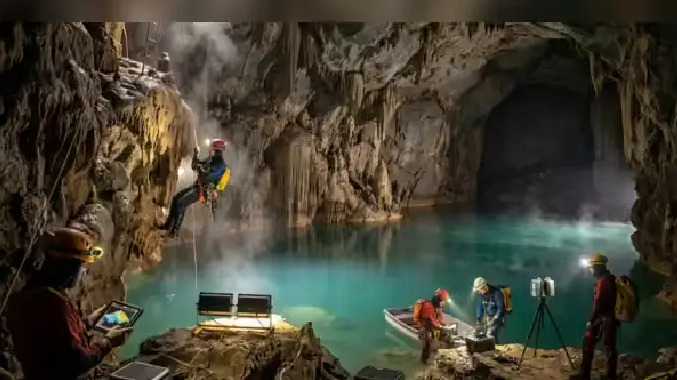 அட்டோமஸ் குகைக்குள் உலகின் மிகப்பெரிய நிலத்தடி வெப்ப ஏரி