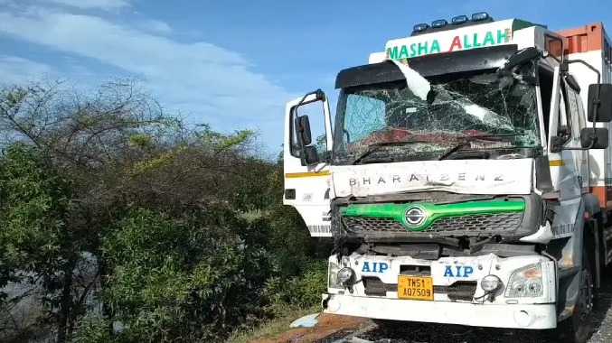 நின்று கொண்டிருந்த பேருந்து மீது மோதிய லாரி