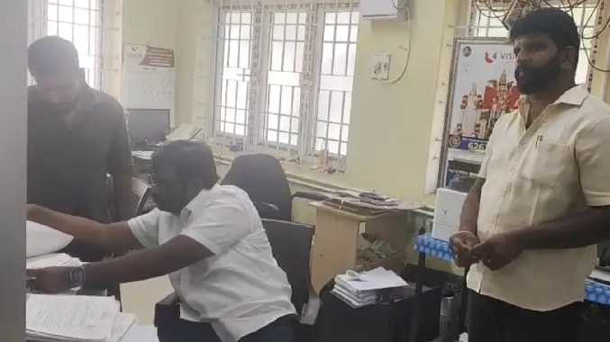 சார்பதிவாளர் அலுவலகங்களில் அமைச்சர் ஆய்வு