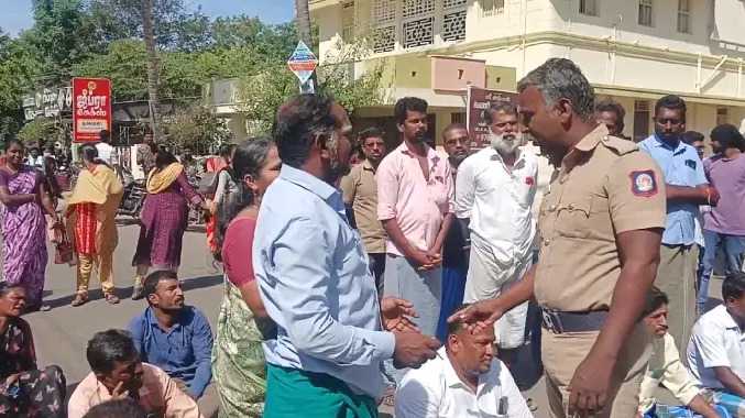 பட்டுக்கோட்டை அரசு பள்ளி தலைமையாசிரியர் மீது அவதூறு