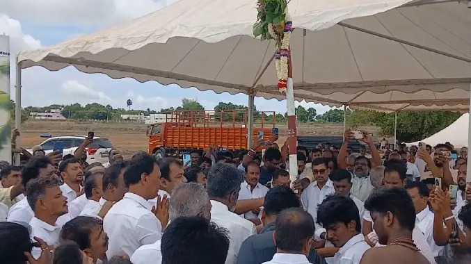 We are the leader அமைப்பின் சார்பில் வரும் 12-ம் தேதி மாநாடு