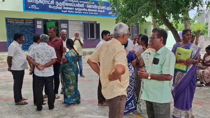 பணி நிறைவு செய்த ஆசிரியர்களுக்கு நீடிப்பு ஆணைகள்
