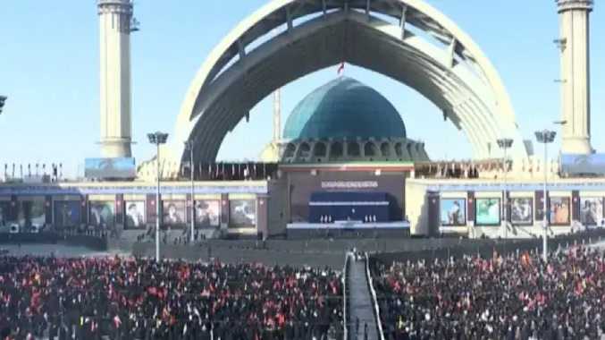 கமேனிக்கு இறுதி அஞ்சலி செலுத்த திரண்ட மக்கள்