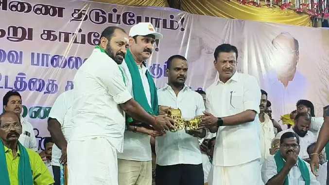 மேகதாது அணைக்கு எதிராக பாமக மட்டுமே போராடுகிறது