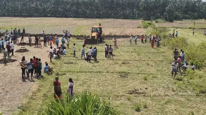 நீர்நிலைகள் மற்றும் அரசு நிலங்களை ஆக்கிரமித்த தனிநபர்?
