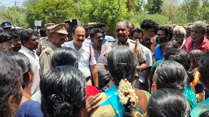 அரசு டாஸ்மாக் கடைக்கு எதிர்ப்பு தெரிவித்து சாலை மறியல்