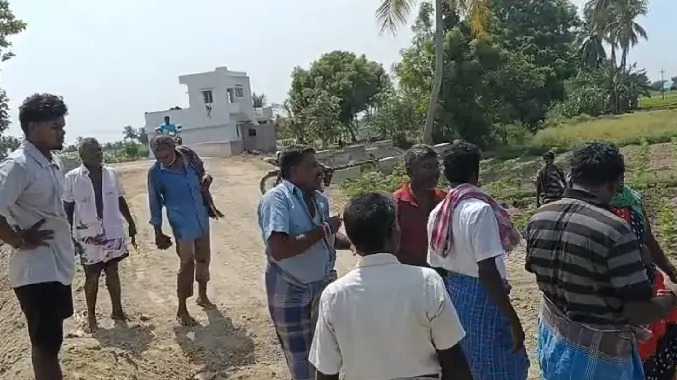நிலத்தகராறு காரணமாக தாக்கிக் கொண்ட வீடியோ