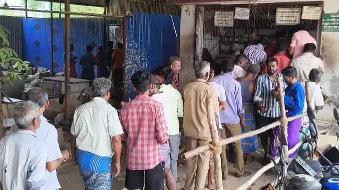 டாஸ்மாக்கில் அதிக விலைக்கு மதுபாட்டில்கள் விற்பனை