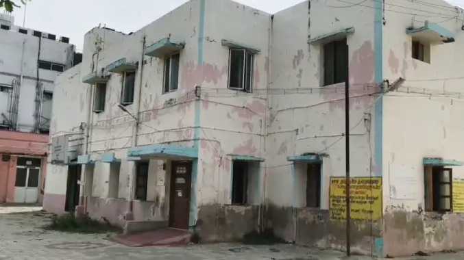 அரசு மருத்துவமனை பழைய கட்டிடத்தை பராமரிக்க கோரிக்கை