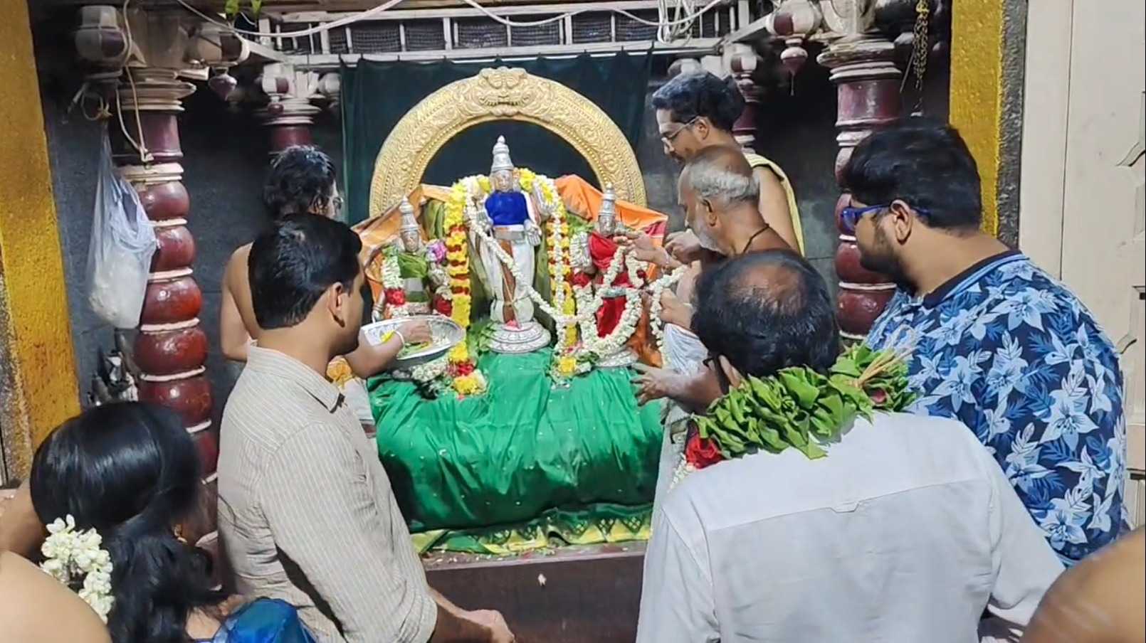 ஆடி முதல் வெள்ளி, திருத்தணி முருகன் கோயிலில் திரளான பக்தர்கள்