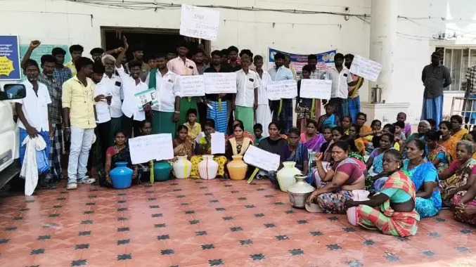 சொட்டமுறி கிராம மக்கள் காலி குடங்களுடன் போராட்டம்