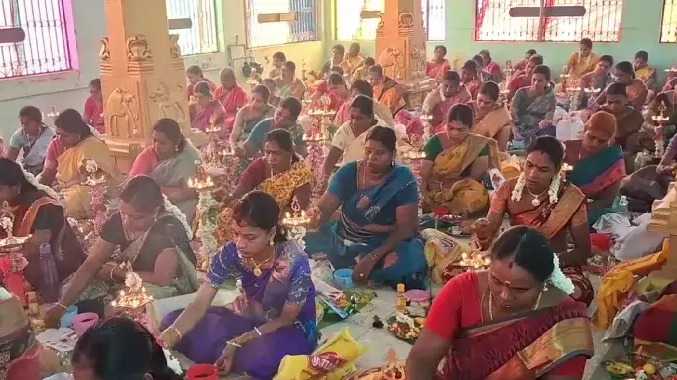 சேத்தூர் மகா மாரியம்மன் கோவிலில் திருவிளக்கு பூஜை