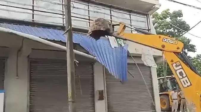 மேற்குவங்கத்தில் அபிஷேக் பானர்ஜி அலுவலகம் இடிப்பு