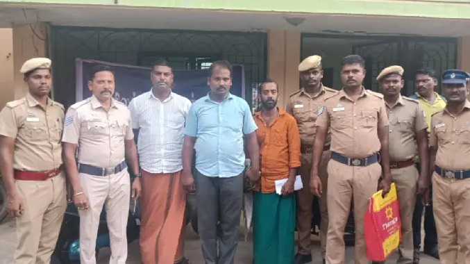 புதுச்சேரியிலிருந்து விலை உயர்ந்த மதுபாட்டில்கள் கடத்தல்
