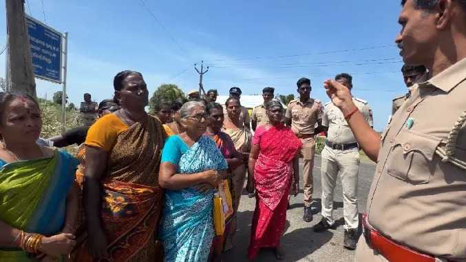 குடிநீர் வசதி கோரி கிராம மக்கள் சாலை மறியல்