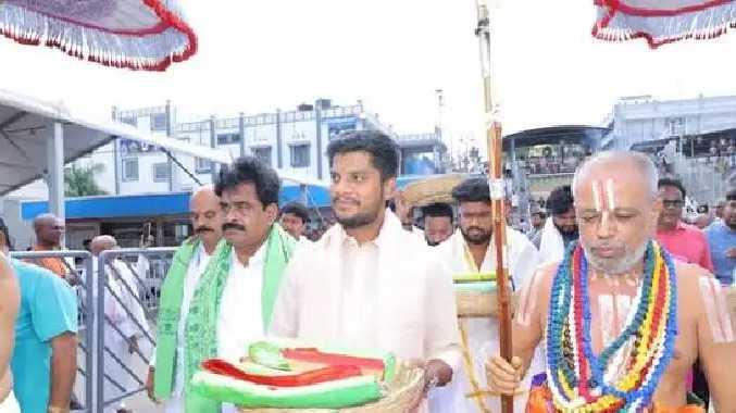 இந்து அறநிலையத்துறை அமைச்சருடன் 10 பேருக்கு அனுமதி