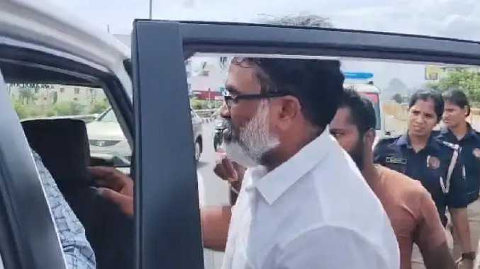விபத்தில் காயம் அடைந்த இருசக்கர வாகன ஓட்டி தலையில் காயம் அடைந்து மயங்கியதால் பரபரப்பு