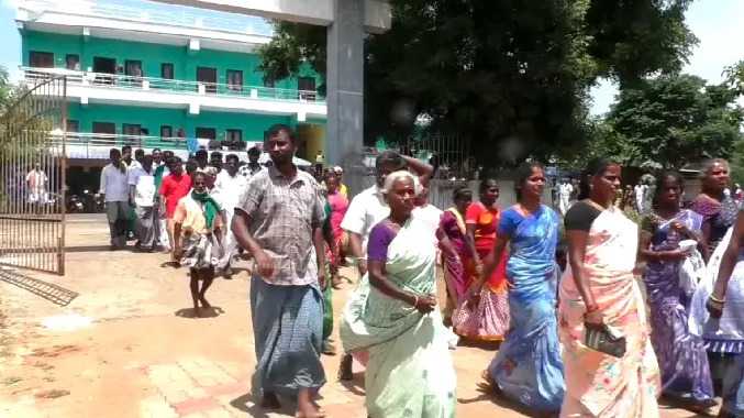 புதிய கல்குவாரிக்கு எதிராக கிராம மக்கள் போராட்டம்