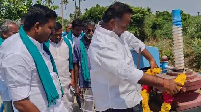 அணைக்கு மாலையிட்டு அஞ்சலி செலுத்தி போராட்டம்