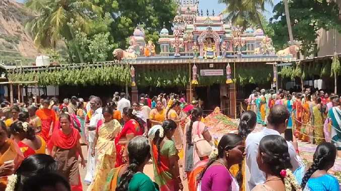 திருச்செங்கோடு ஓங்காளியம்மன் கோயிலில் குவிந்த கூட்டம்