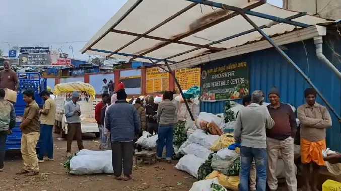 உதகையில் காய்கறிகளின் வரத்து குறைவால் விலை உயர்வு