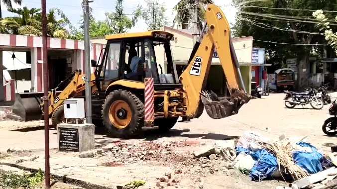 வாடிப்பட்டி அருகே வி.சி.க. கொடிக்கம்பம் அகற்றம்