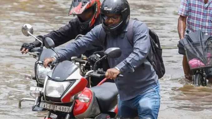 அசாமை புரட்டிப் போட்ட கனமழை