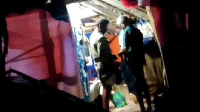 வீட்டில் வைத்து மதுபான பாட்டில்கள் விற்பனை?