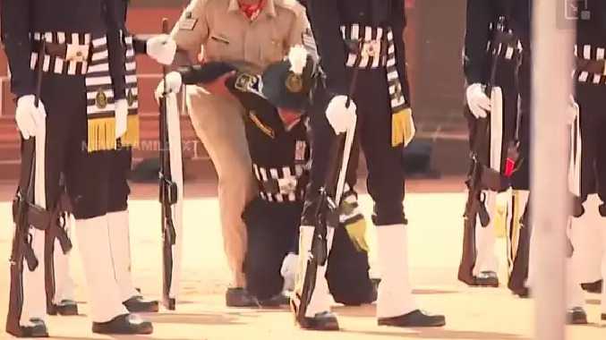 அமித்ஷா உரையாற்றிய போது காவலர்கள் அடுத்தடுத்து மயக்கம்