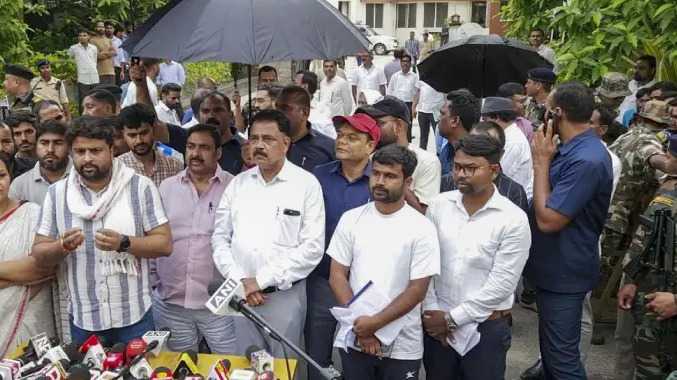 JSSC தேர்வு முறைகேடு  மூன்று அதிகாரிகள் ராஜினாமா