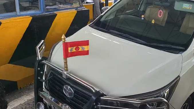 சுங்கச்சாவடியில் கட்டணம் கட்ட மறுத்த தவெகவினர்