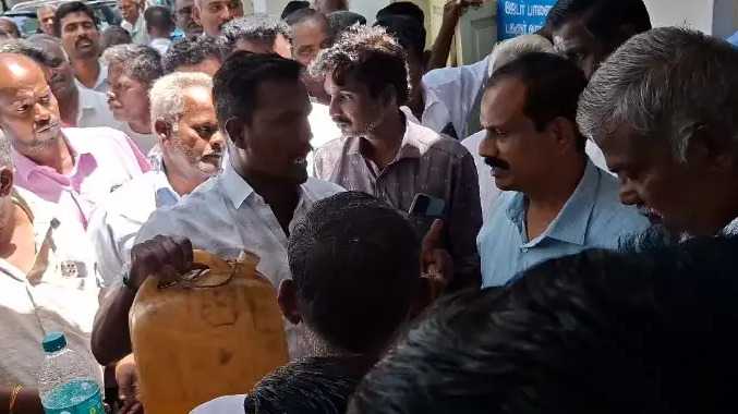 பாசனத்திற்கு தண்ணீர் திறந்துவிட விவசாயிகள் வலியுறுத்தல்