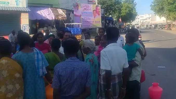 ஒரு மாதமாக முறையாக குடிநீர் விநியோகம் செய்யாததால் ஆத்திரம்