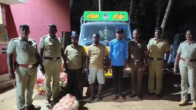 காய்கறி வேனில் குட்கா பொருட்கள் கடத்தல்