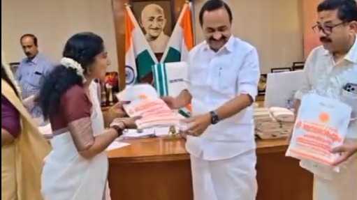 ஓணம் பண்டிகையை உற்சாகமாக கொண்டாடிய கேரள முதல்வர்