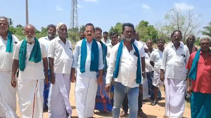 அமைச்சர் கீர்த்தனாவை கண்டித்து மக்கள் போராட்டம்
