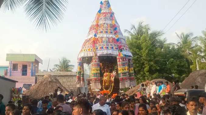 மகாநாட்டு மாரியம்மன் கோவிலில் தேர் திருவிழா