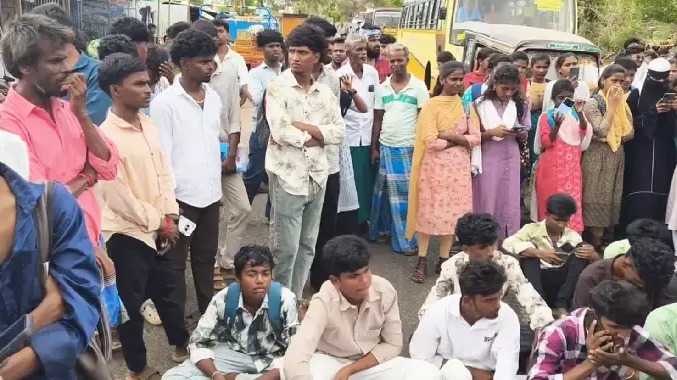 முறையான பேருந்து வசதி இல்லாததை கண்டித்து போராட்டம்