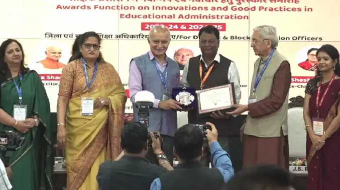 திருவண்ணாமலை வட்டாரக் கல்வி அலுவலருக்கு விருது