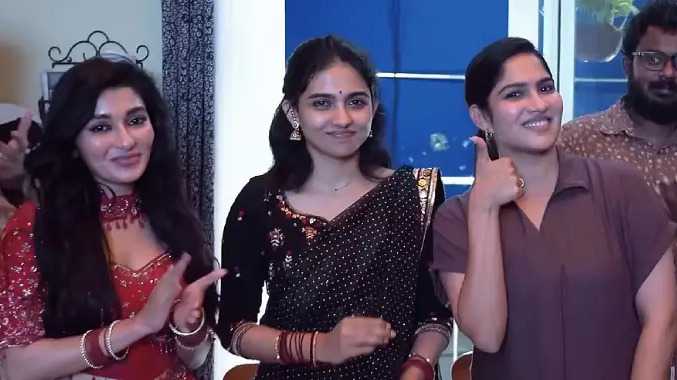 நடிகைகள் மமிதா பைஜூ, ஸ்வாசிகாவுக்கு இன்ப அதிர்ச்சி