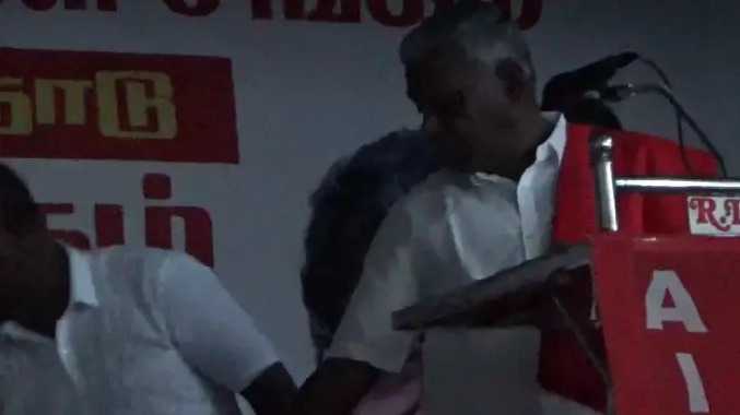 சி.பி.எம். மாநிலச் செயலாளர் பேசும்போது திடீர் மின்தடை