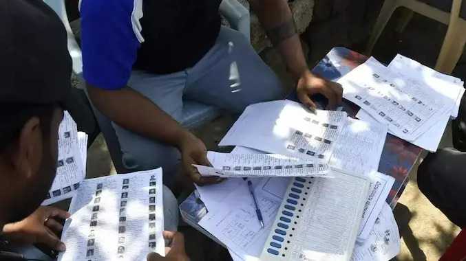 வாக்காளர் பட்டியல் சீர்திருத்த நடவடிக்கைக்கு கடும் எதிர்ப்பு