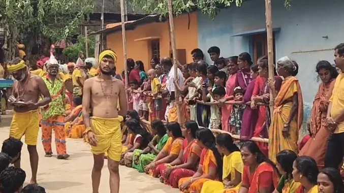 மகாலட்சுமி அம்மன் கோவிலில் புரட்டாசி சனிக்கிழமை வழிபாடு