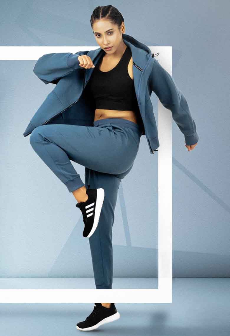 শীতে স্পোর্টি থিমের পোশাক