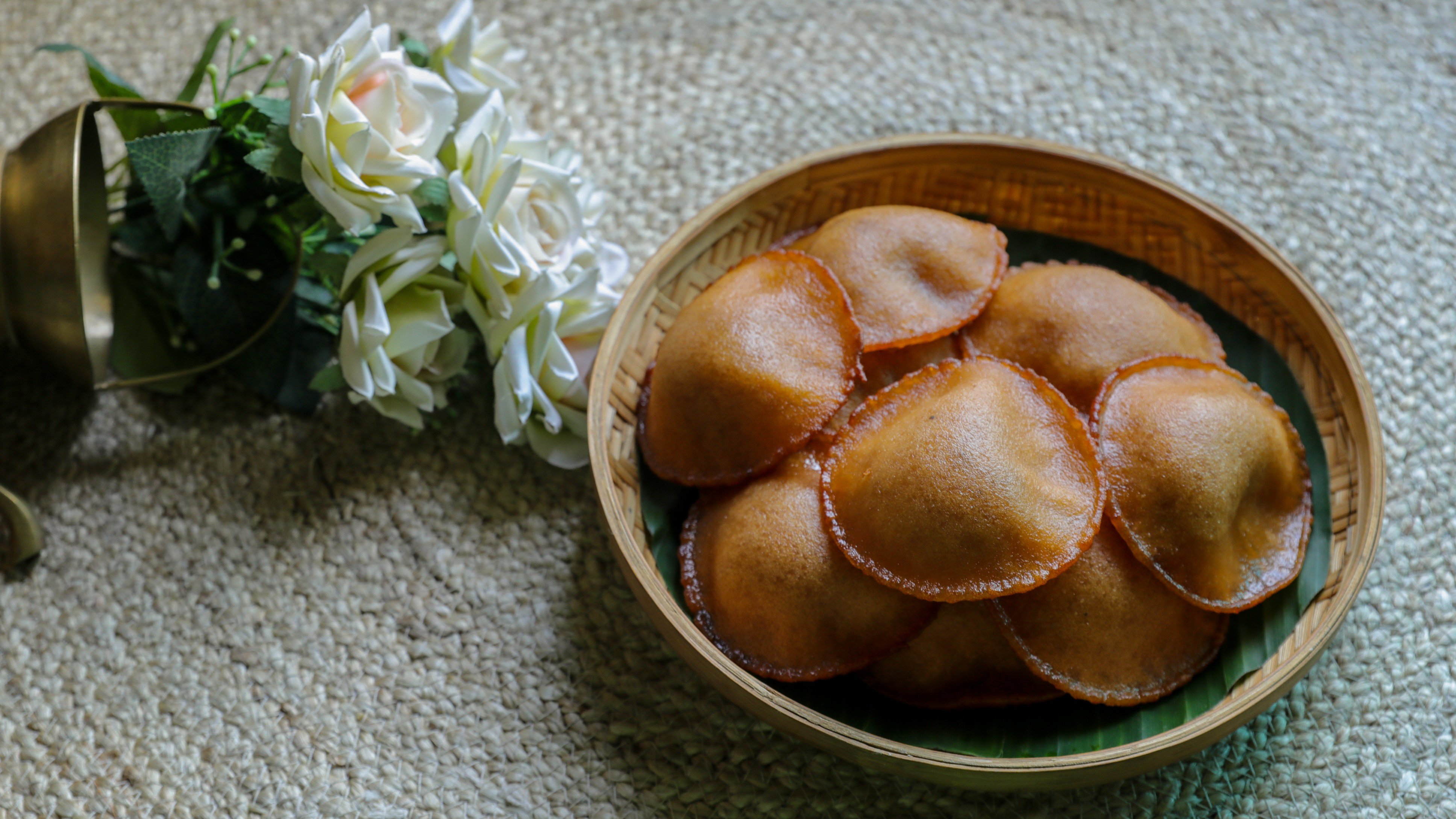শীতে বানান তেলের পিঠা, দেখুন রেসিপি
