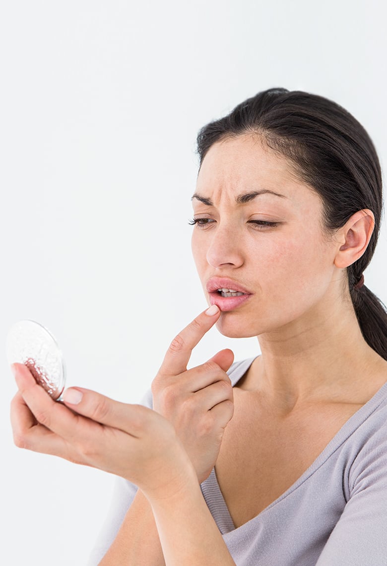 শীতে ঠোঁটের ময়েশ্চার ধরে রাখবেন যেভাবে