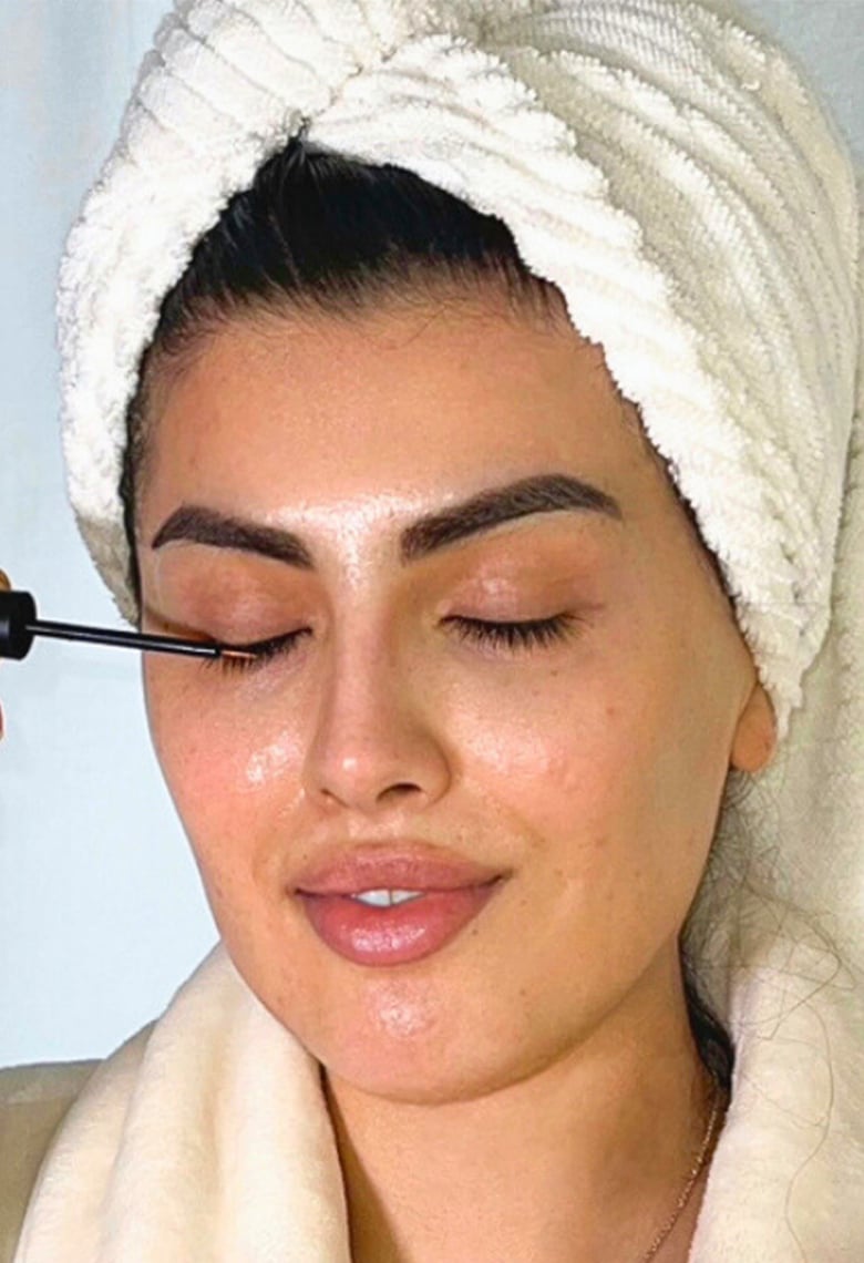 শীতে চোখের পাপড়িরও নিতে হবে আলাদা যত্ন