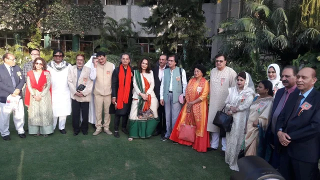 مشاعرہ میں شریک شعراء کرام کا گروپ فوٹو مشاعرہ میں شریک شعراء کرام کا گروپ فوٹو