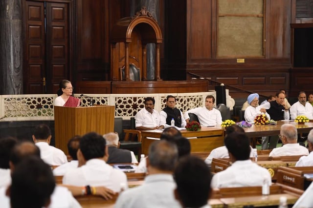 کانگریس کے 52 ارکان پارلیمان بی جے پی سے لوہا لینے کے لئے کافی ہیں: راہل گاندھی